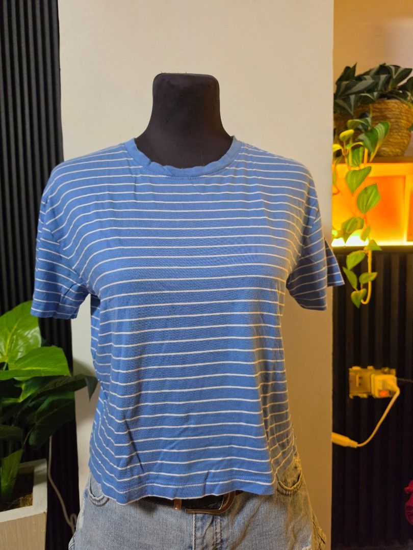 New Look Blue & White Striped T-shirt medium (Category: Shirts) located in Paranaque City. Submitted by franinnashop (Listing ID 1462608749, Image 1). Description: - Brand: New Look - Color: Blue with white stripes - Sleeves: Short - Neckline: Crew neck - Size: Medium (M) - Condition: Good, with a minor mark on the front (visible in 3rd photo) declutter medium paranaque city.