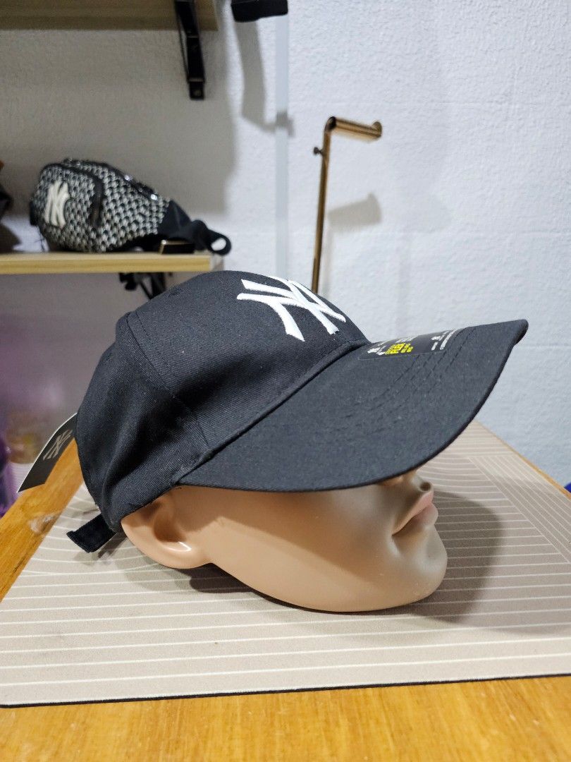 New york cap (Category: Caps & Hats) located in Baguio. Submitted by kayeonlineshop (Listing ID 1462548595, Image 2). Description: -no tag.