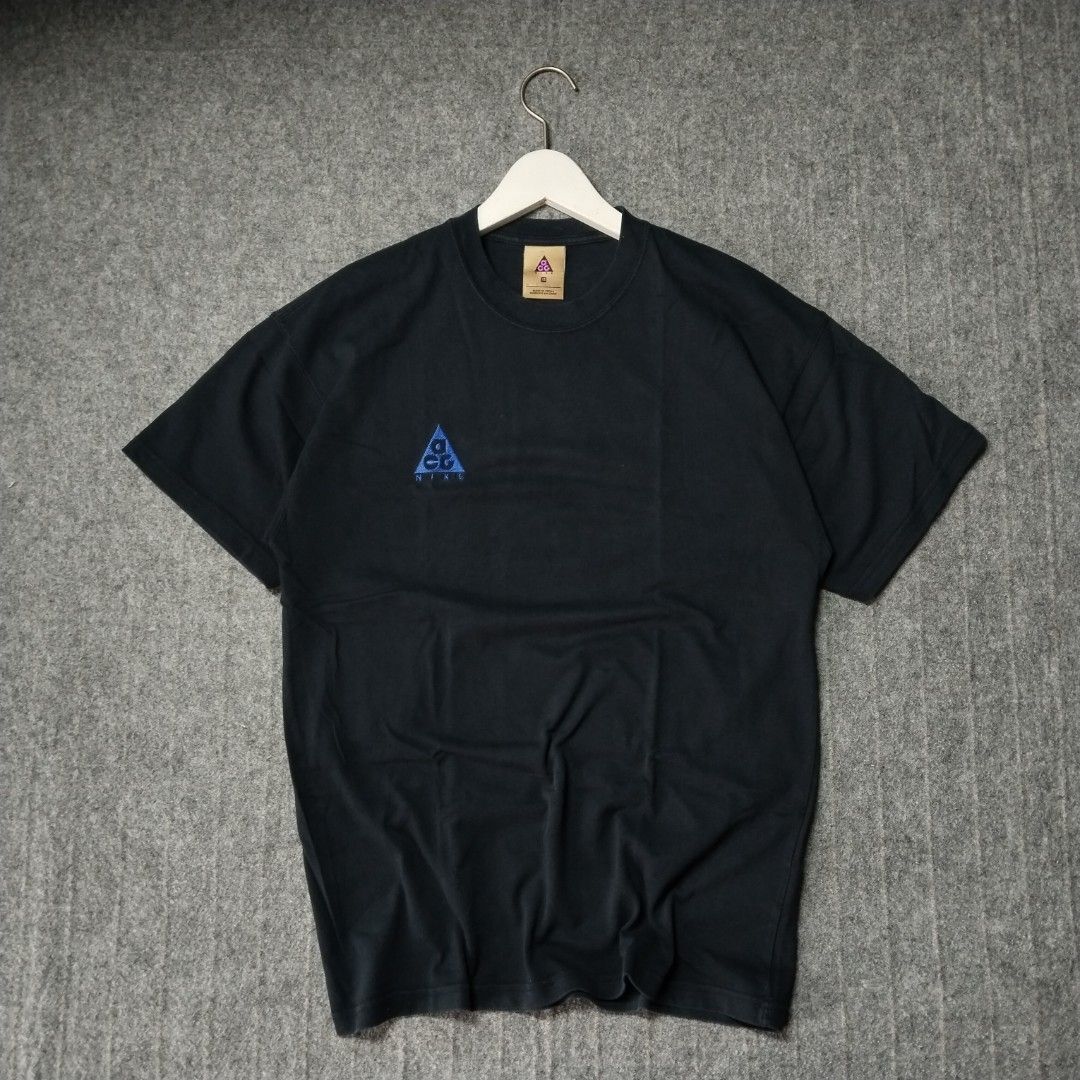 Nike ACG T-shirt (Category: Tshirts & Polo Shirts ) located in Bocaue. Submitted by just_thrift_in (Listing ID 1462675956, Image 2). Description: As New Condition – Washed and Ready to Wear 📏 Size & Fit Information Please refer to the measurements below to ensure the best fit. Width is measured pit to pit, while length is taken from the top of the shoulder down to the bottom of the garment. All measurements are in inches for easy comparison with