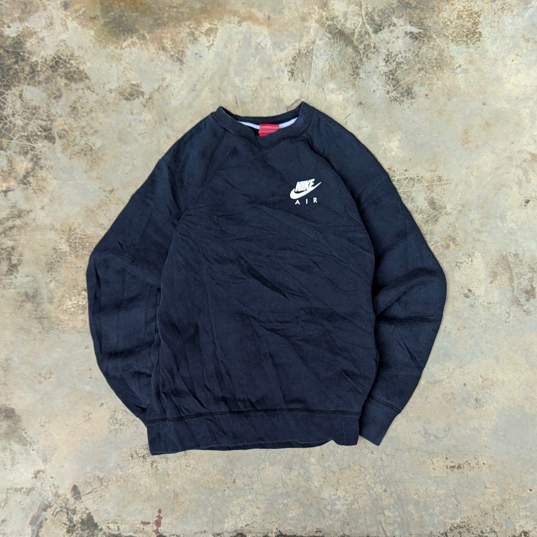 Nike air sweatshirt (Category: Hoodies) located in Ozamiz City. Submitted by drithrft (Listing ID 1462455538, Image 2). Description: nego Dimensions (inches) Width - 20.5 Length - 25 Condition - 10/10 Issue - none.
