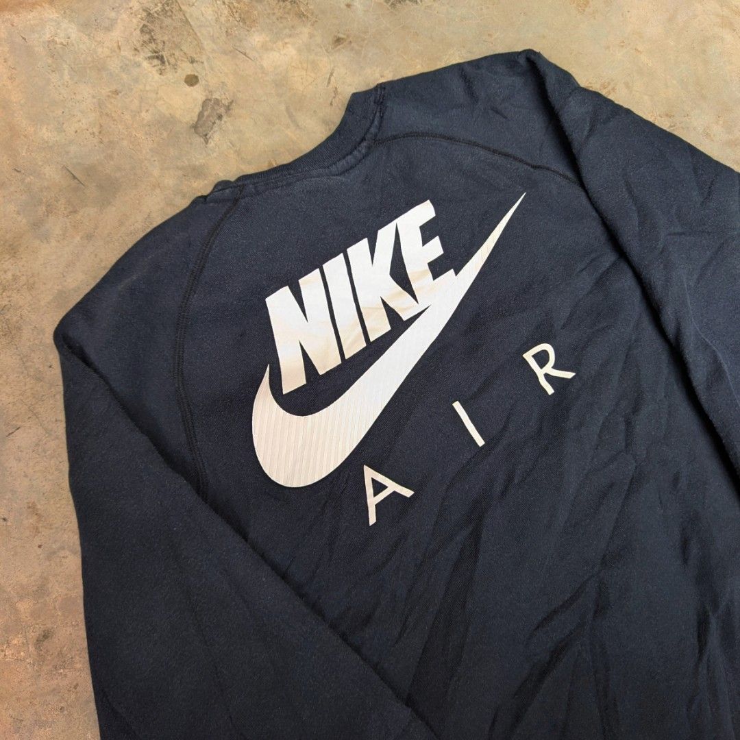 Nike air sweatshirt (Category: Hoodies) located in Ozamiz City. Submitted by drithrft (Listing ID 1462455538, Image 3). Description: nego Dimensions (inches) Width - 20.5 Length - 25 Condition - 10/10 Issue - none.