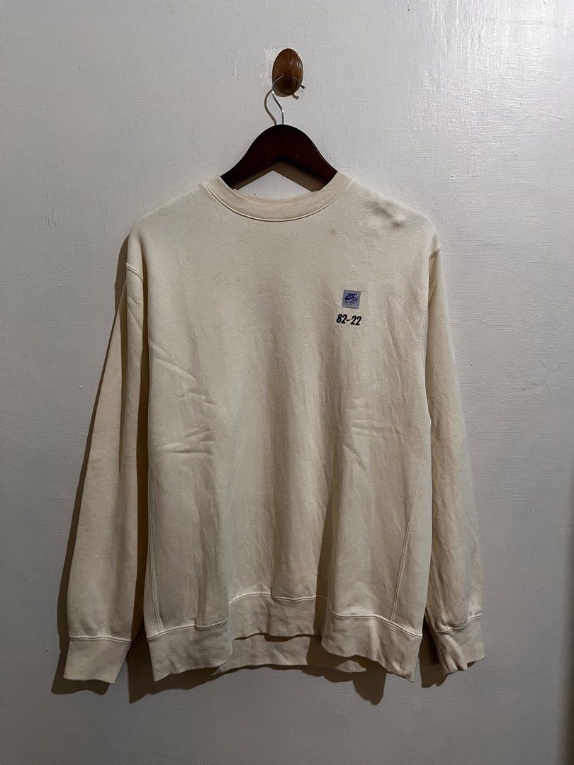 NIKE AIRFORCE 1 sweater (Category: Coats, Jackets and Outerwear) located in Sagay. Submitted by jan_arvene (Listing ID 1462545939, Image 1). Description: 📌 Nike Air force 1 27” length 23” width Good condition an color rate No issues Best fit large Pm.