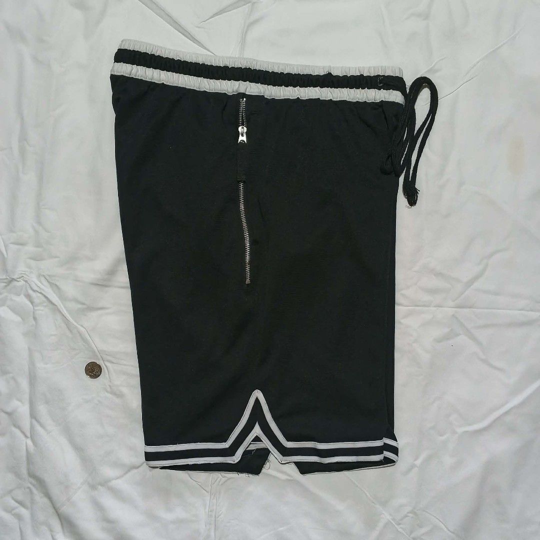Nike Baller Shorts (Category: Shorts) located in Manila. Submitted by thriftinefolife (Listing ID 1462538148, Image 2). Description: XL On Tag Good Condition Issue: One Stain.