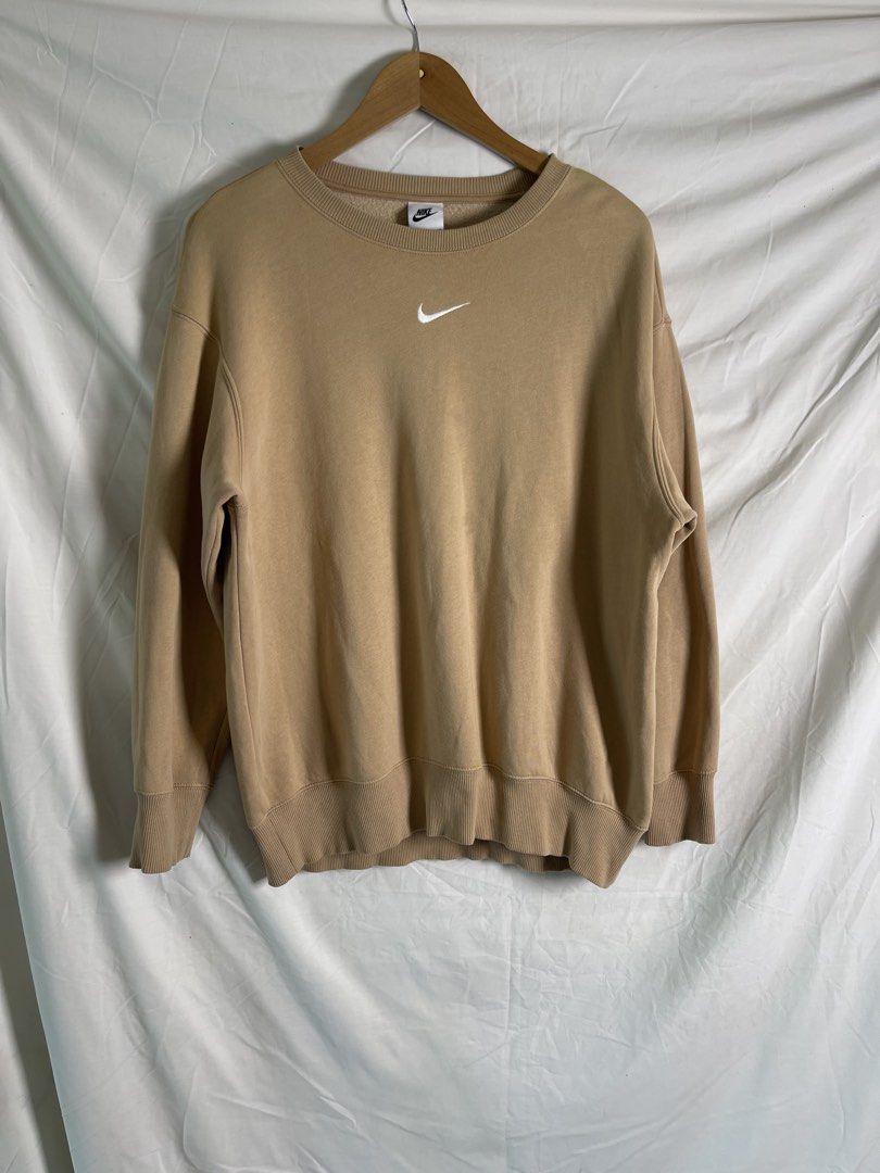Nike Beige Crewneck Sweatshirt Size S (Category: Coats, Jackets and Outerwear) located in Manila. Submitted by noahcastilljos363 (Listing ID 1462501239, Image 1). Description: - Classic Nike crewneck sweatshirt - Versatile beige color - Iconic embroidered Nike swoosh logo on chest - Comfortable cotton blend fabric - Ideal for casual outfits - Pairs well with jeans or joggers - Wardrobe essential.