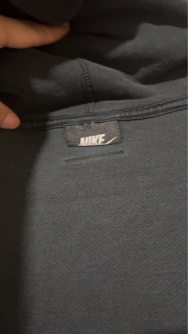 Nike Big Logo (Category: Hoodies) located in Baguio. Submitted by acefrom2600 (Listing ID 1462646965, Image 3). Description: Very Good Condition Issue, slit sa print XL-XXL Dimes- 24.5 Width 30 Length 💸750 Item is negotiable .
