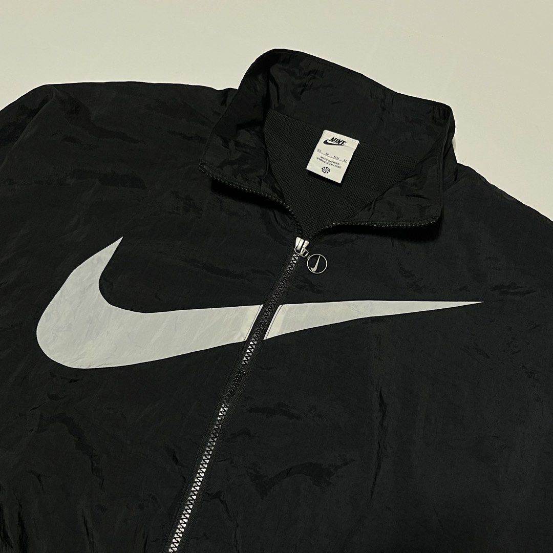 Nike Big Swoosh Windrunner/Windbreaker Jacket (Category: Coats, Jackets and Outerwear) located in Bacoor. Submitted by ItsShoeGood (Listing ID 1462560818, Image 2). Description: Size XS on tag, Can fit upto LARGE 25 Width 26 Length Pristine Condition NO FLAWS.