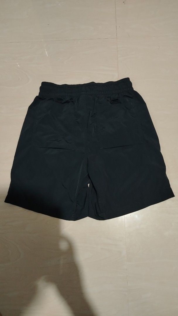 Nike Black Athletic Shorts (Category: Shorts) located in Tagum. Submitted by kotasallys40096 (Listing ID 1462584656, Image 3). Description: - Black Nike shorts - Elastic waistband with drawstring - Two side pockets - Ideal for sports or casual wear - Made in Vietnam - Size S Dimension 📍 Waist 28-34 Length 17 Hem 11.