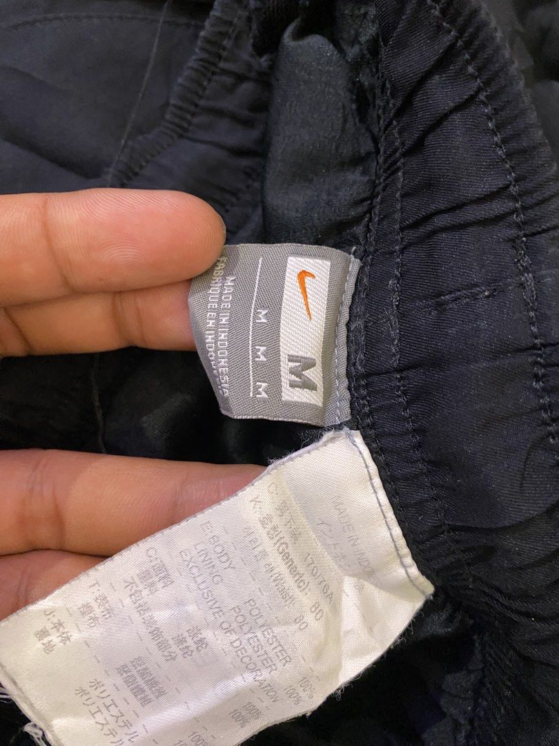 Nike Black Athletic Shorts with White Trim (Category: Shorts) located in Manila. Submitted by thriftvibes324 (Listing ID 1462473553, Image 3). Description: Size m Colorate 9.8/10 Waistline - 34-36 Lengtht 17 Issue❌.