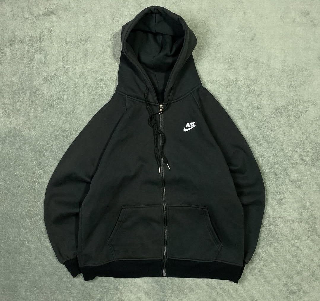 nike black zip up hoodie (Category: Hoodies) located in Cavite. Submitted by nior1305 (Listing ID 1462621633, Image 1). Description: nike black zip up hoodie length: 26 width: 22.5 no issue condition: 10/10 mine: 500.