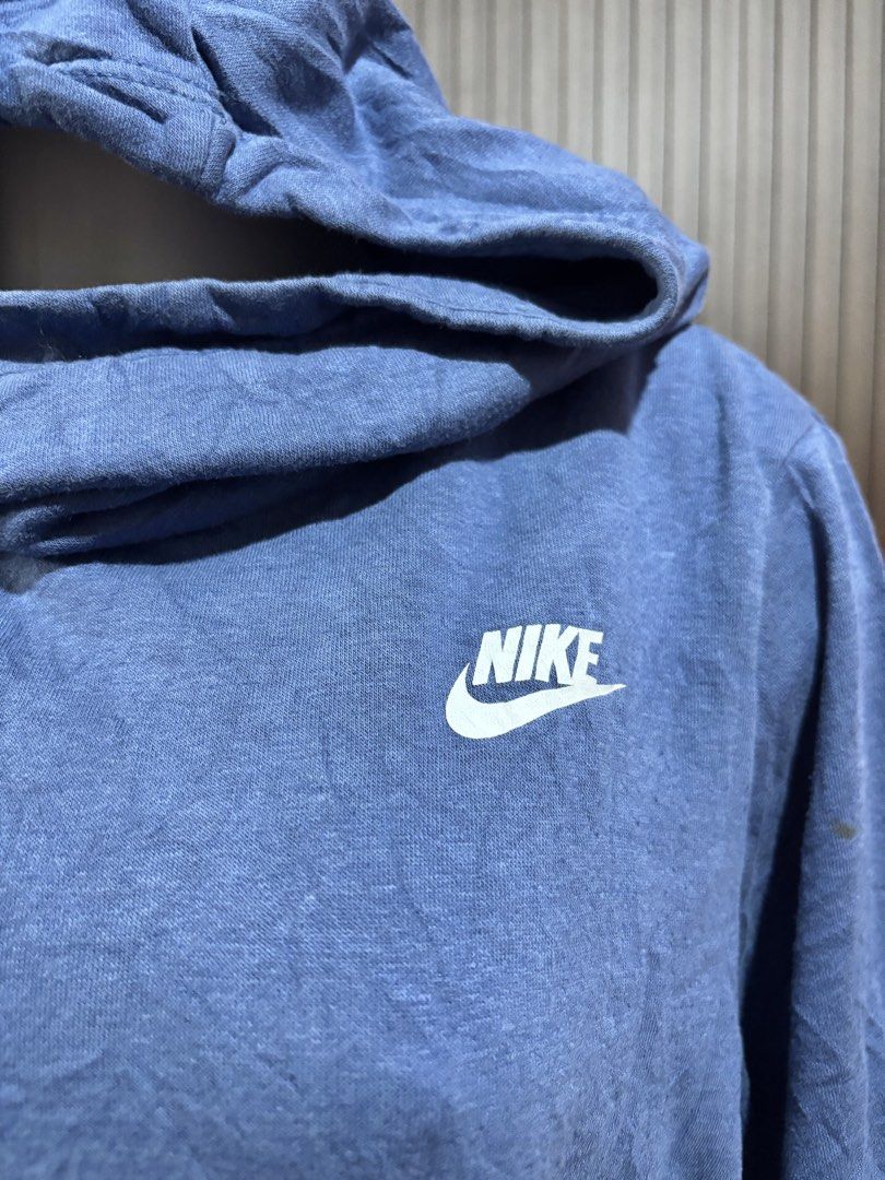 Nike Blue Hoodie Pullover Sweatshirt (Category: Coats, Jackets and Outerwear) located in Manila. Submitted by danirivera21 (Listing ID 1462442372, Image 2). Description: - Blue Nike Hoodie - Size: Medium (M) - Features classic Nike logo on chest - Front kangaroo pocket - Comfortable and casual, perfect for everyday wear - Made in Pakistan.