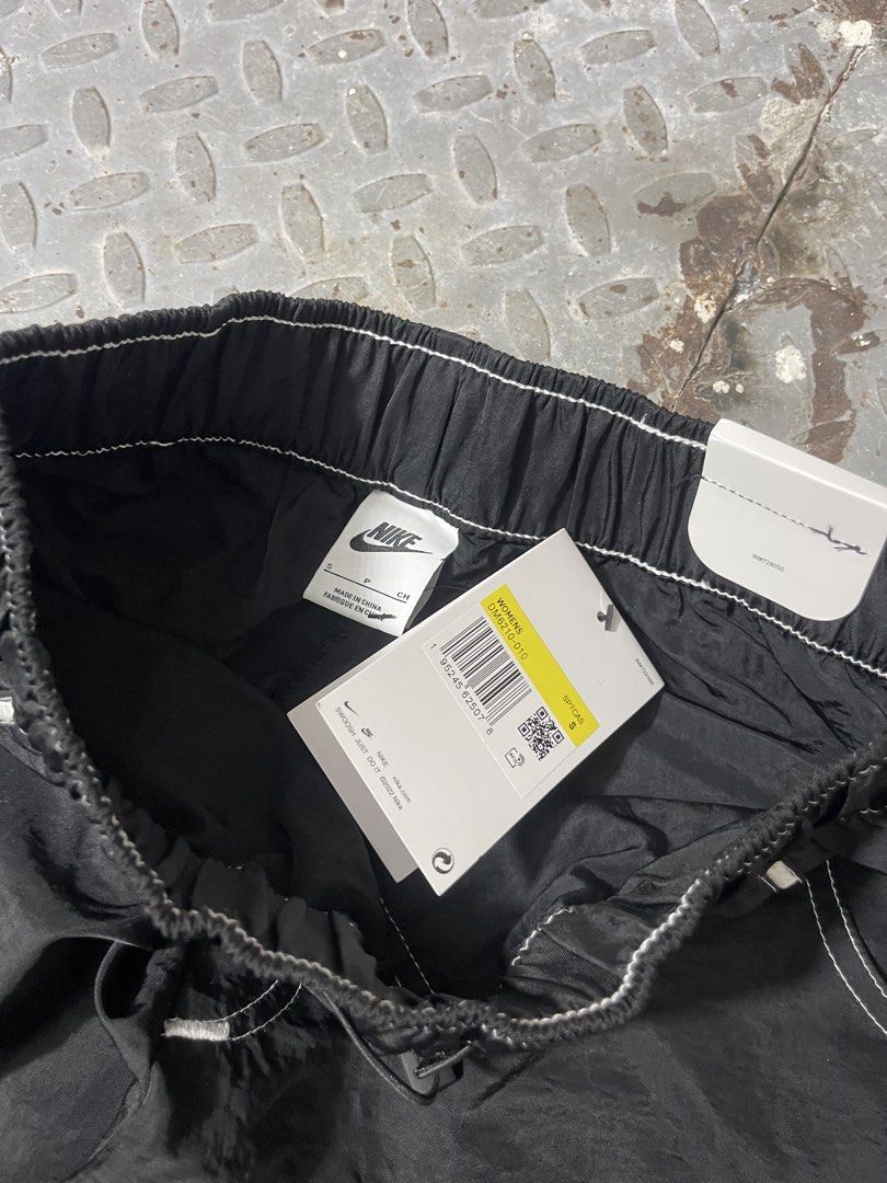 Nike Double knee pants (Category: Swim Trunks & Board Shorts) located in Manila. Submitted by mine2ownit (Listing ID 1462652831, Image 3). Description: Small waist 26-30 Brand new authentic No issue Loc manila.