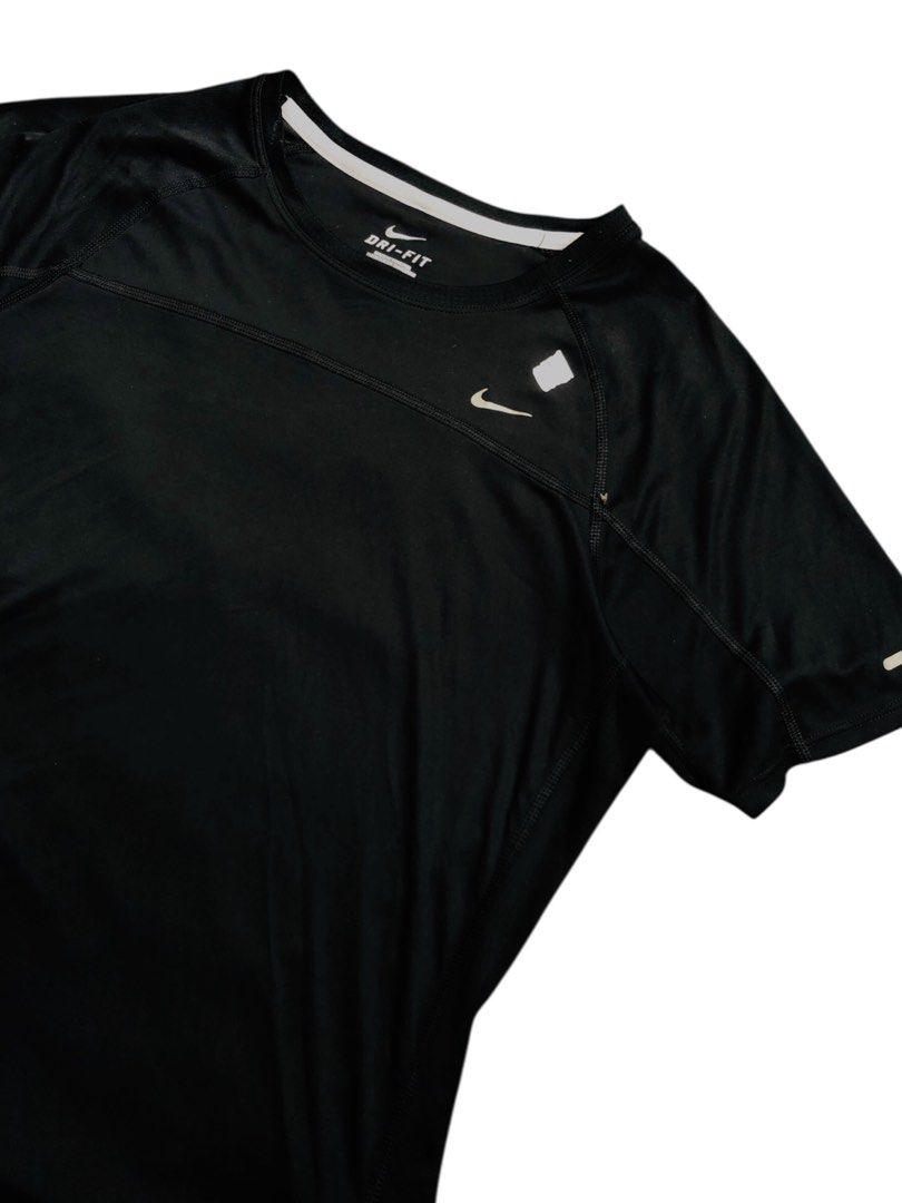 Nike Dri Fit (Category: Activewear) located in Angeles City. Submitted by wwdrip (Listing ID 1462596543, Image 2). Description: Nike Dri Fit♻️ •Width : 19 •Length : 24 •Size : S-M •Color rate : 9.5/10 •Condition : excellent •no issue ₱450.