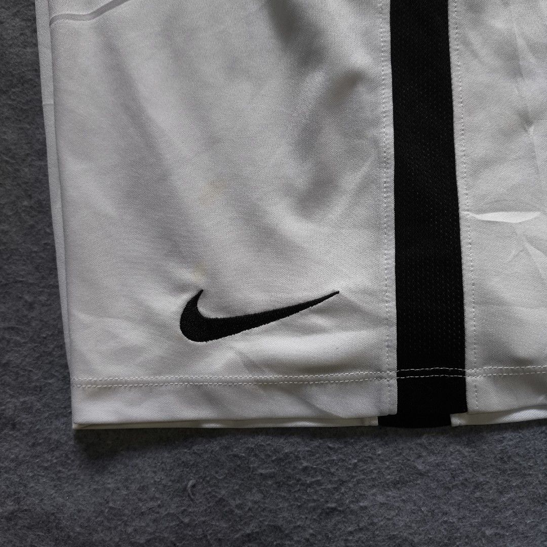 Nike Drifit Running Short (Category: Activewear) located in Manila. Submitted by shykes_26 (Listing ID 1462628713, Image 3). Description: Dimensions: Waist - 30-40 Length - 17 Leg open - 12 Issues: Washable yellow stain.