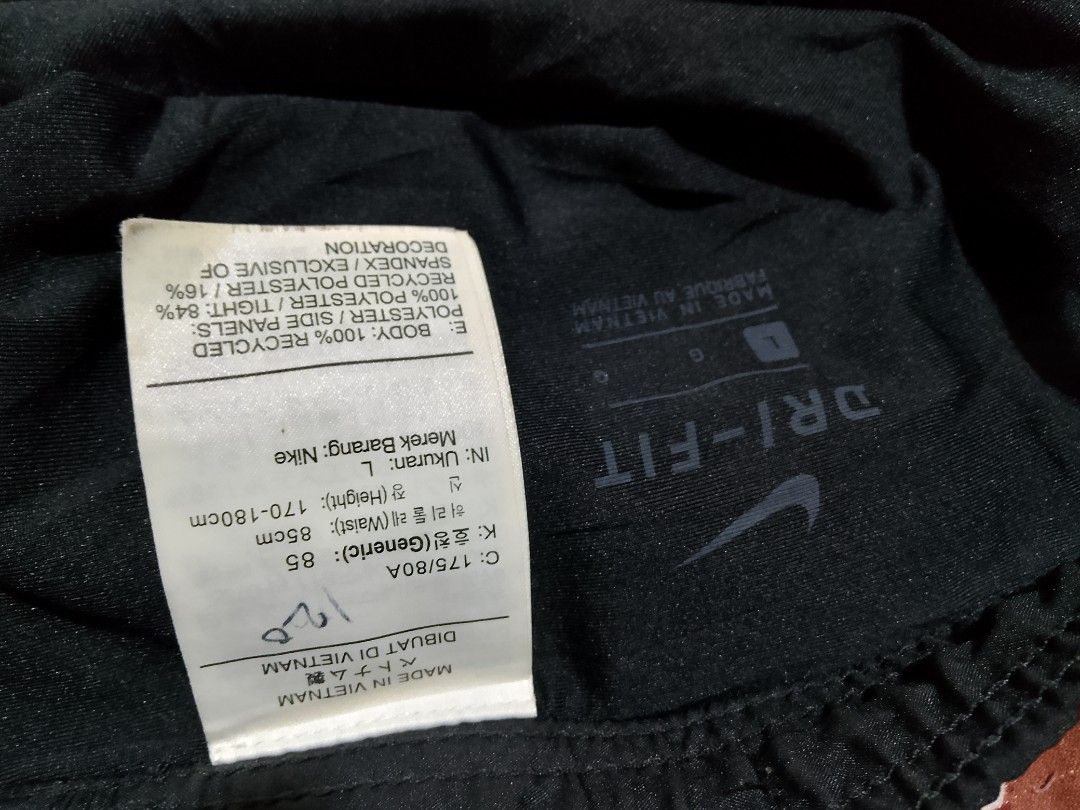 Nike Dri-FIT Running Shorts Black (Category: Activewear) located in Manila. Submitted by magnomicha06972 (Listing ID 1462609715, Image 3). Description: - Nike Dri-FIT Running Shorts - Size: L - Material: 100% Recycled Polyester (body), 100% Polyester (side panels/tight) - Made in Vietnam - Features Dri-FIT technology for moisture-wicking - Recommended Waist: 85cm - Recommended Height: 170-180cm - Ideal for workouts and casual wear.