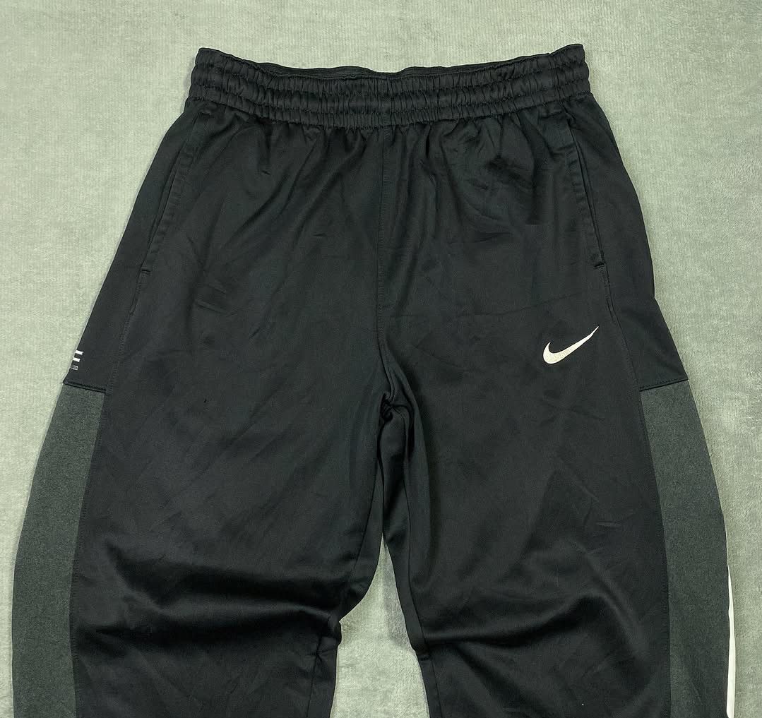 nike elite pants (Category: Joggers) located in Cavite. Submitted by nior1305 (Listing ID 1462622964, Image 3). Description: nike elite track pants length: 40 hem: 8 issue: pinhole, print condition: 9/10 mine: 350.