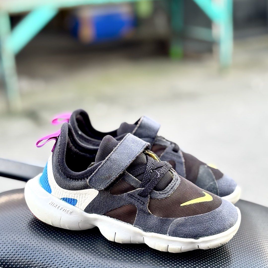 Nike Free Run 5.0 Toddler (Category: Babies & Kids Fashion) located in San Fernando. Submitted by kickslocker (Listing ID 1462581661, Image 2). Description: - Nike Free Run 5.0 for toddlers - Size: 12C (29.5 EUR / 18CM) - Color: Black and grey with yellow Nike swoosh - Features: Easy-on/off velcro straps - Ideal for: Active kids - Price: P499.