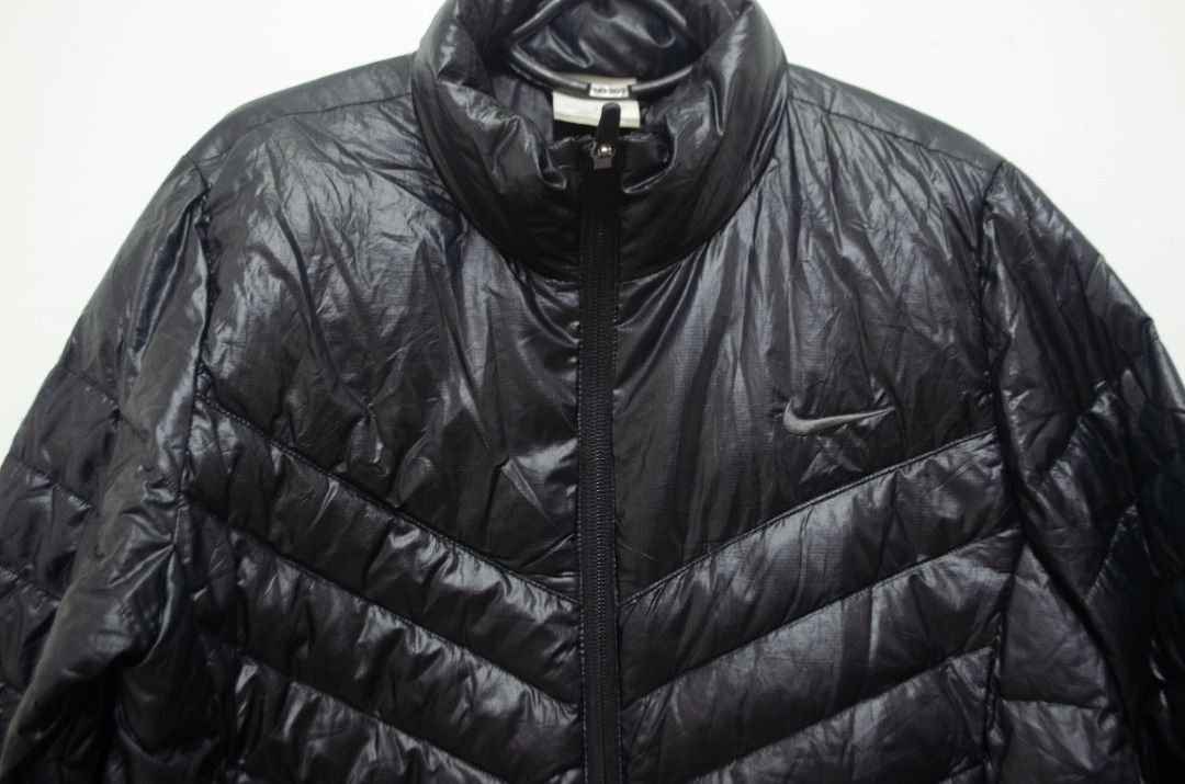 Nike Golf Light Nylon Padded Jacket (Category: Coats, Jackets and Outerwear) located in Manila. Submitted by galing_saan_kahit_saan (Listing ID 1462633121, Image 1). Description: Nike Golf V-shaped Light Nylon Quilted Jacket, Black. - Brand: Nike Size: Large Color: Black Design: V-shaped quilting Style: Full zip Price: Php 1,200(Negotiable for sure buyer) Free Shipping within Metro Manila.
