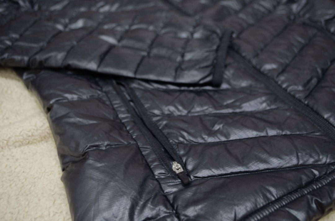 Nike Golf Light Nylon Padded Jacket (Category: Coats, Jackets and Outerwear) located in Manila. Submitted by galing_saan_kahit_saan (Listing ID 1462633121, Image 3). Description: Nike Golf V-shaped Light Nylon Quilted Jacket, Black. - Brand: Nike Size: Large Color: Black Design: V-shaped quilting Style: Full zip Price: Php 1,200(Negotiable for sure buyer) Free Shipping within Metro Manila.