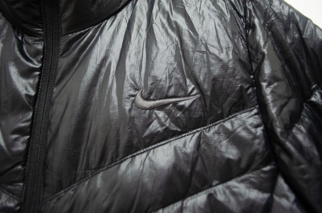 Nike Golf Light Nylon Padded Jacket (Category: Coats, Jackets and Outerwear) located in Manila. Submitted by galing_saan_kahit_saan (Listing ID 1462633121, Image 2). Description: Nike Golf V-shaped Light Nylon Quilted Jacket, Black. - Brand: Nike Size: Large Color: Black Design: V-shaped quilting Style: Full zip Price: Php 1,200(Negotiable for sure buyer) Free Shipping within Metro Manila.