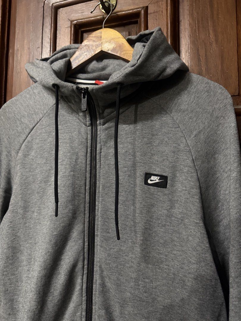 Nike Grey Full Zip Hoodie Jacket (Category: Coats, Jackets and Outerwear) located in Manila. Submitted by m.flojo (Listing ID 1462508761, Image 2). Description: - Grey Nike hoodie - Full zip closure - Nike logo on chest - Hood with drawstrings - Size: XL - Ideal for casual wear or sports.