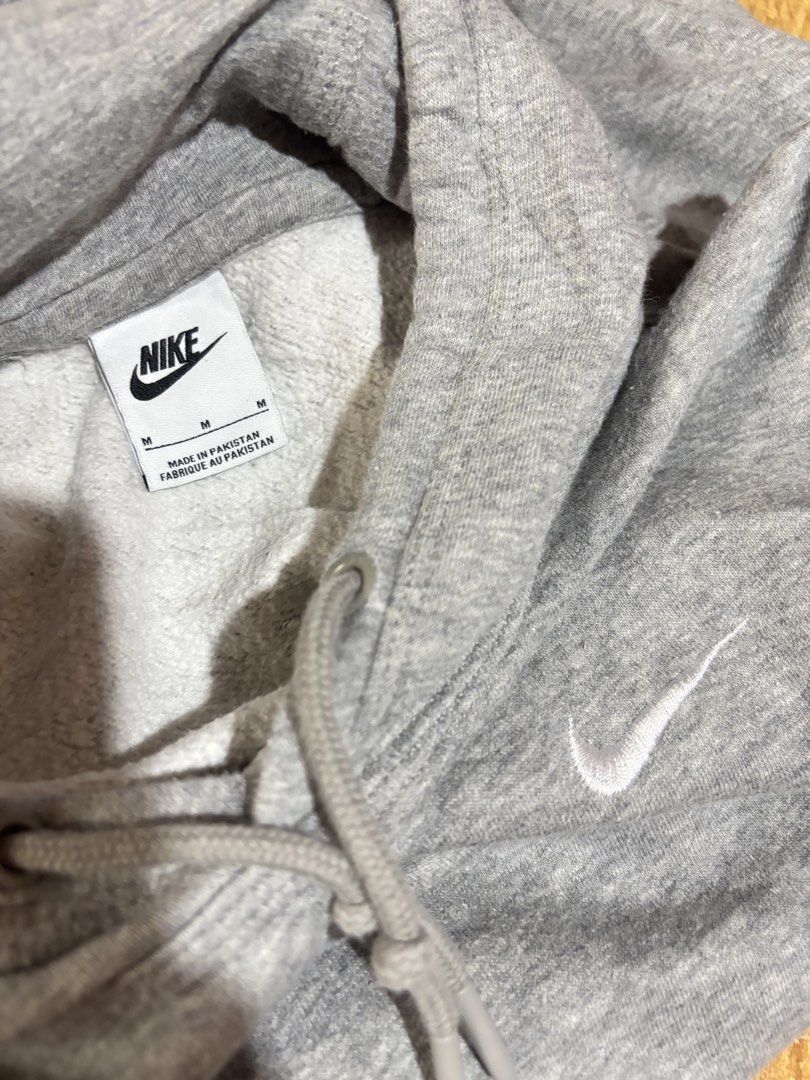Nike Grey Hoodie Pullover Sweatshirt (Category: Coats, Jackets and Outerwear) located in Manila. Submitted by danirivera21 (Listing ID 1462442313, Image 3). Description: - Grey Nike hoodie - Classic pullover style - Front pocket - Drawstring hood - Nike swoosh logo on chest - Made in Pakistan - Size M - Ideal for casual wear.