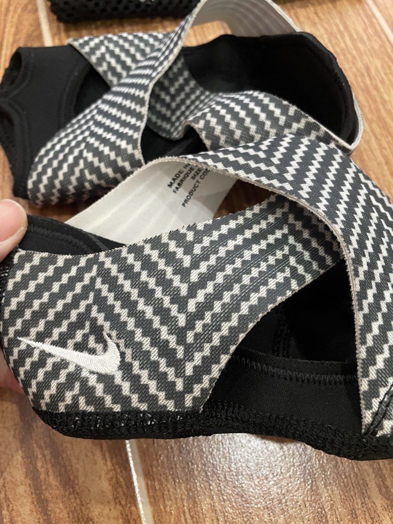 Nike Grip Socks/Footwear (Category: Sneakers) located in Mandaue City. Submitted by piacatrina08 (Listing ID 1462456581, Image 2). Description: - Authentic Nike - perfect for yoga, pilates, lagree - non-slip silicone soles .