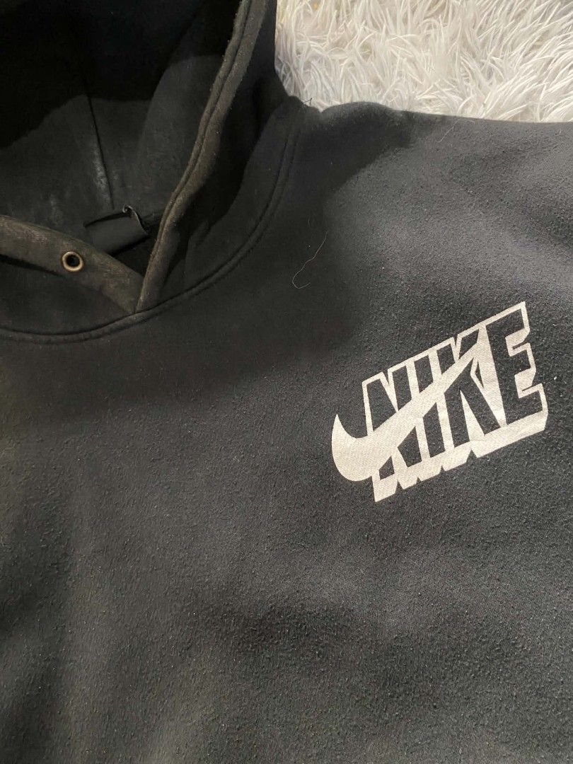 NIKE HOODIE JACKET (Category: Coats, Jackets and Outerwear) located in Manila. Submitted by aize2thrft (Listing ID 1462481786, Image 3). Description: NIKE HOODIE SIZE SMALL NEEDWASH ONLY 26/23.