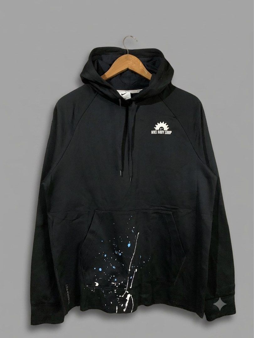 Nike hoodie pullover (Category: Coats, Jackets and Outerwear) located in Paranaque City. Submitted by thrift_in_the_hoods (Listing ID 1462650377, Image 1). Description: Dimes: 23x26 Size: Large Issue: None.