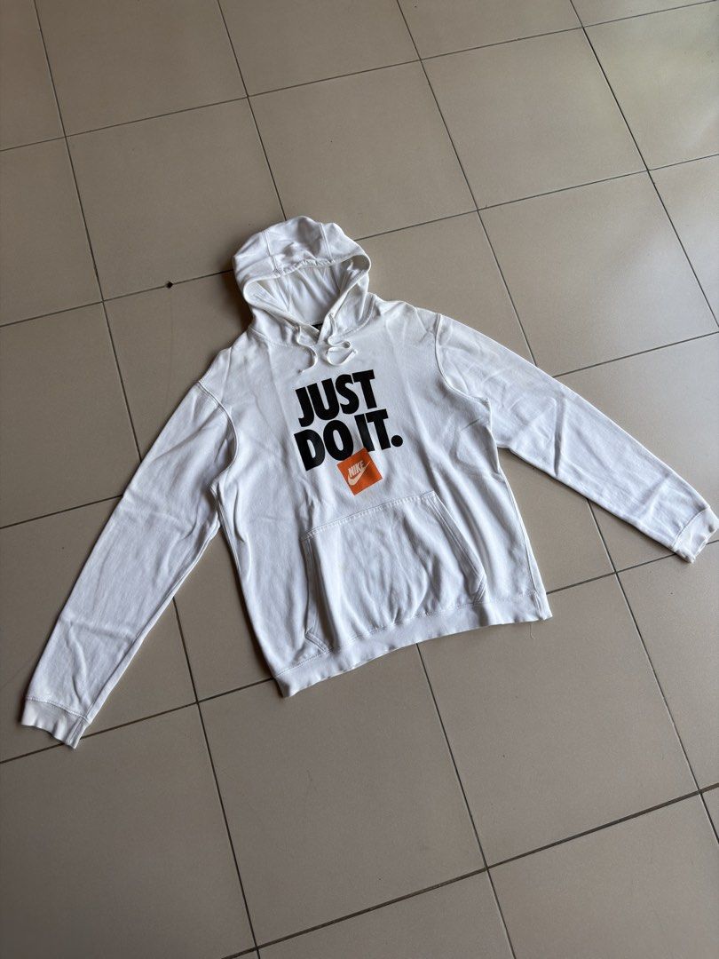 Nike Just Do It White Hoodie (Category: Hoodies) located in Santa Rosa. Submitted by kelpikel (Listing ID 1462611219, Image 1). Description: AVAILABLE✅ NIEK - Size L on tag - W 21.5 - L 27 - Excellent Condition - Need Wash.