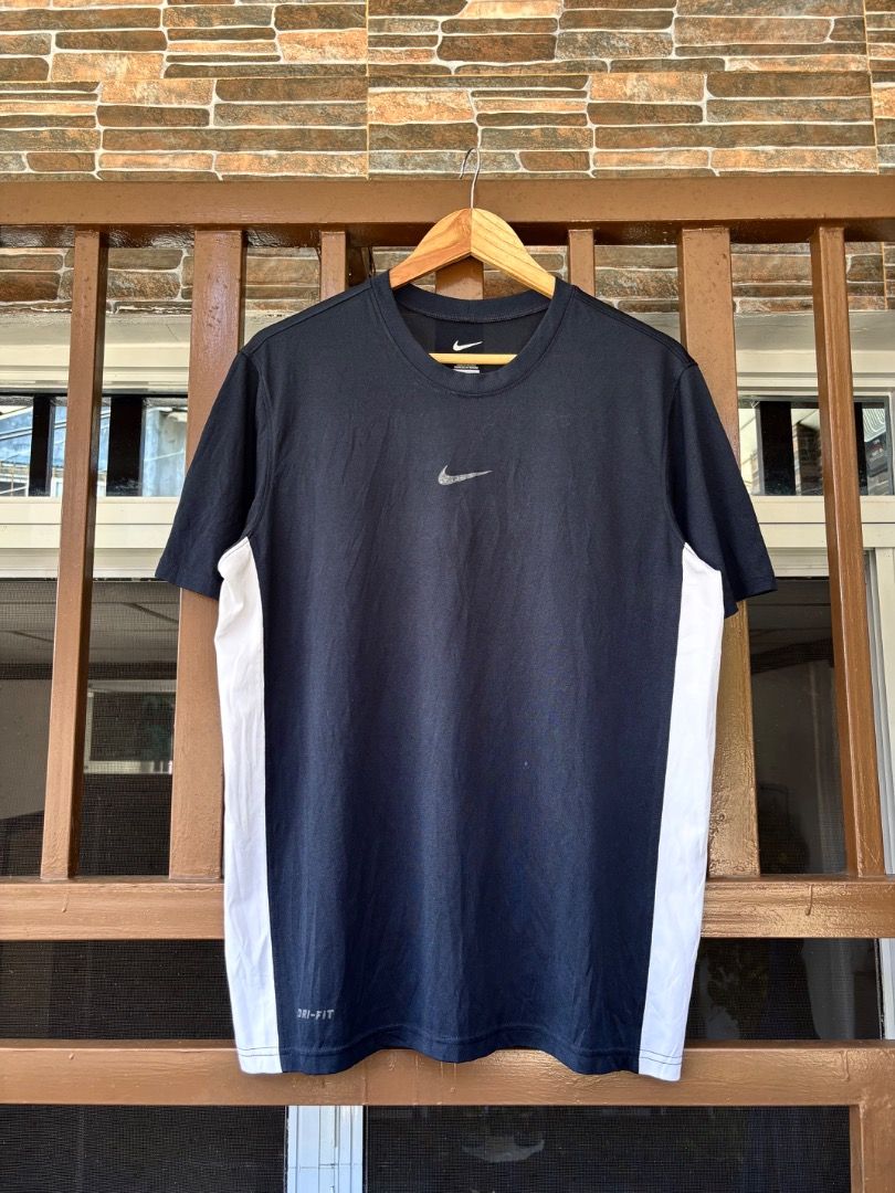 Nike midswoosh dryfit tee (Category: Activewear) located in Dinalupihan. Submitted by 2flip.cg (Listing ID 1462509533, Image 1). Description: Nike midswoosh dryfit tee Size medium on tag fit to large-xl Good condition issue: faded midswoosh logo width:23 length:28 ₱350.