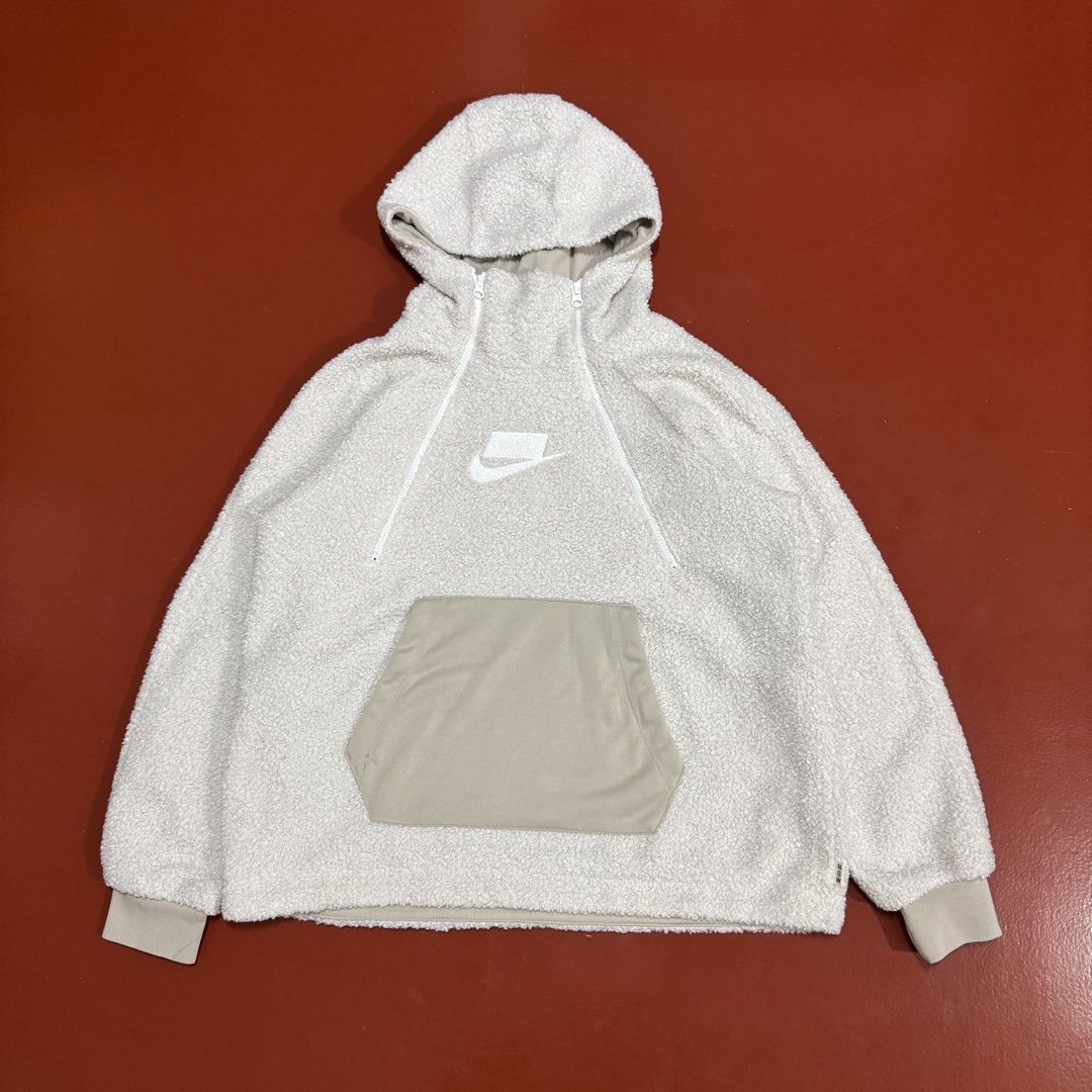 NIKE NSW SHERPA FLEECE JACKET (Category: Coats, Jackets and Outerwear) located in Pasig City. Submitted by buzzthrifty (Listing ID 1462619576, Image 1). Description: SIZE M-L 22x24 GOOD AS NEW .