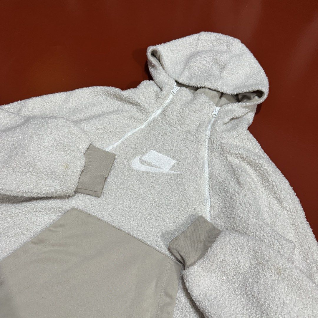 NIKE NSW SHERPA FLEECE JACKET (Category: Coats, Jackets and Outerwear) located in Pasig City. Submitted by buzzthrifty (Listing ID 1462619576, Image 2). Description: SIZE M-L 22x24 GOOD AS NEW .