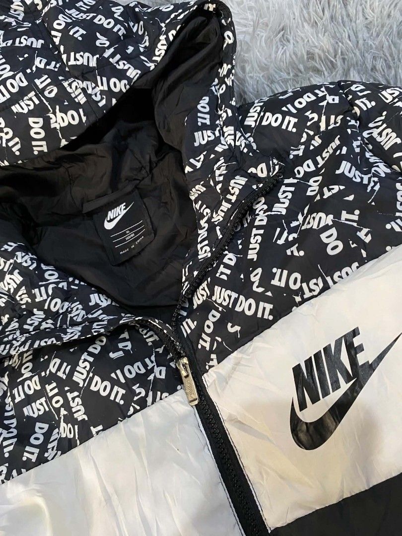 NIKE PUFFER JACKET (Category: Coats, Jackets and Outerwear) located in Manila. Submitted by aize2thrft (Listing ID 1462479528, Image 3). Description: NIKE PUFFER JACKET LIKE NEW CONDITION NO ISSUE 25/21.