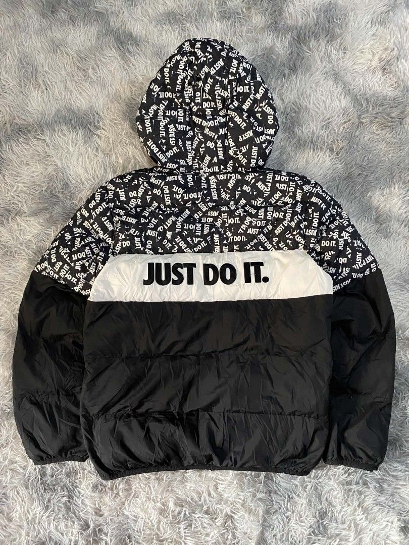 NIKE PUFFER JACKET (Category: Coats, Jackets and Outerwear) located in Manila. Submitted by aize2thrft (Listing ID 1462479528, Image 2). Description: NIKE PUFFER JACKET LIKE NEW CONDITION NO ISSUE 25/21.