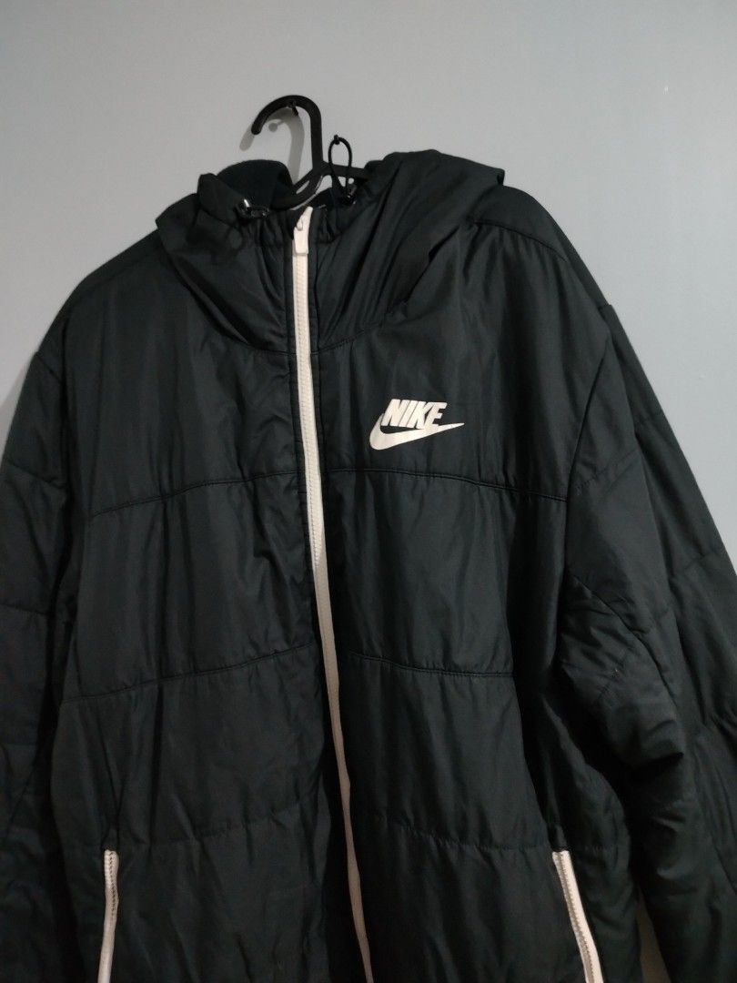 Nike Puffer Jacket Black Hooded (Category: Coats, Jackets and Outerwear) located in Bacoor. Submitted by joshuaie (Listing ID 1462505449, Image 2). Description: ➡️ XL in Size ➡️ Issue: very minimal crackprint on the logo ➡️ in good condition pm for more info Negotiable .