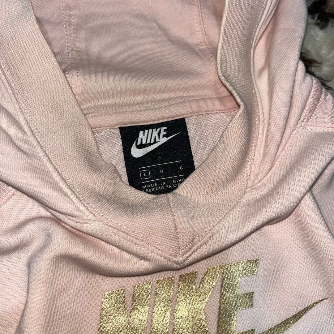 NIKE PULLOVER PINK HOODIE (Category: Coats, Jackets and Outerwear) located in Quezon. Submitted by ejay.thrift.clothes (Listing ID 1462614683, Image 3). Description: LARGE 18 X 24.5 NO ISSUE COLOR RATE: 10/10 AS NEW CONDITION FRESHLY WASHED READY TO WEAR #292.