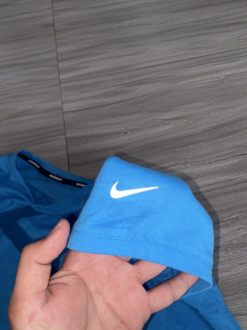 Nike Running dri-fit shirt (Category: Formal Shirts) located in Bacolod City. Submitted by bnta_bounce (Listing ID 1462470666, Image 3). Description: Flaws: cut wash tag Length 27/28 Width 21.