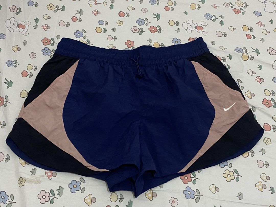NIKE Sportswear short (Category: Activewear) located in Manila. Submitted by qamilluxe (Listing ID 1462540240, Image 3). Description: Mid-rise Bought @ Nike store for ₱2595 Used once, super saglit lang. large on tag (32-36 waistline) .