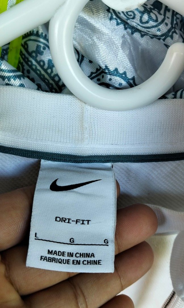 Nike standard issue (Category: Hoodies) located in Alaminos. Submitted by jez.18 (Listing ID 1462443909, Image 3). Description: .