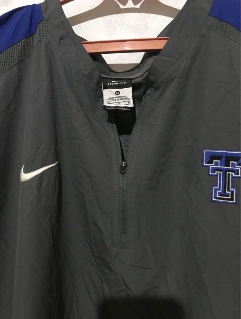 Nike Storm-Fit Pullover Jacket Texas Tech XL (Category: Coats, Jackets and Outerwear) located in Dagupan City. Submitted by nathani3l (Listing ID 1462560455, Image 2). Description: Dimes W:25 L:31 Good condition, no issue Loc: Pangasinan.