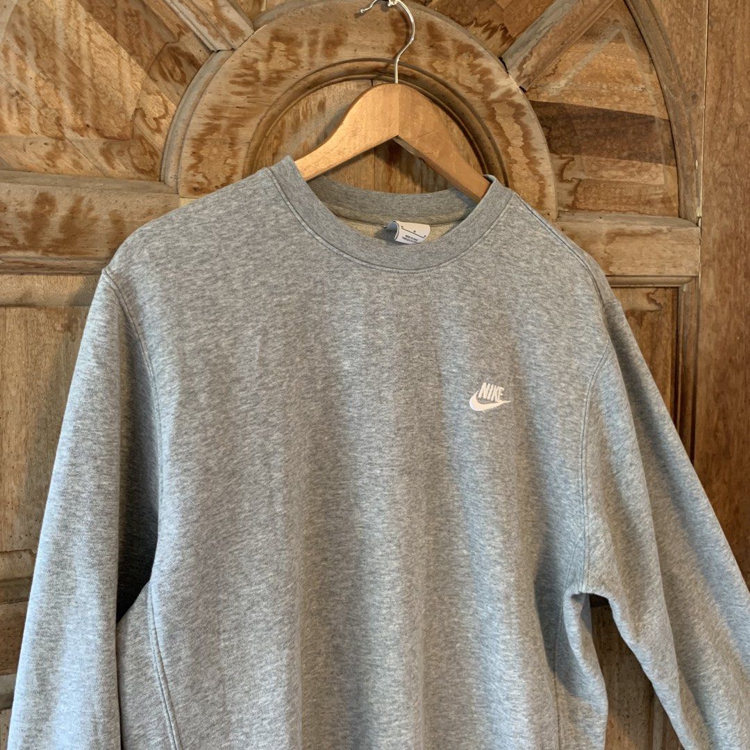 NIKE SWEATER CREWNECK (Category: Activewear) located in Cordova. Submitted by get.find14 (Listing ID 1462601465, Image 2). Description: EXCELLENT CONDITION NEEDWASH PA SEE PIC 22w 26.5L SIZE MEDIUM color rate:9.6/10 DM IF INTERESTED.
