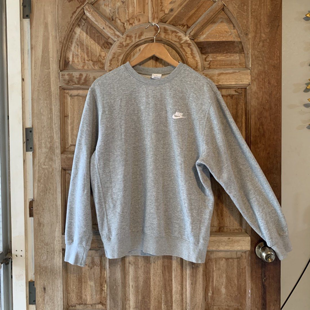 NIKE SWEATER CREWNECK (Category: Activewear) located in Cordova. Submitted by get.find14 (Listing ID 1462601465, Image 1). Description: EXCELLENT CONDITION NEEDWASH PA SEE PIC 22w 26.5L SIZE MEDIUM color rate:9.6/10 DM IF INTERESTED.