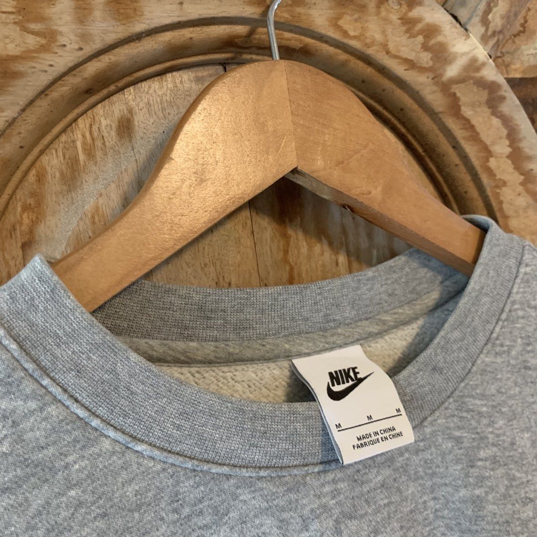 NIKE SWEATER CREWNECK (Category: Activewear) located in Cordova. Submitted by get.find14 (Listing ID 1462601465, Image 3). Description: EXCELLENT CONDITION NEEDWASH PA SEE PIC 22w 26.5L SIZE MEDIUM color rate:9.6/10 DM IF INTERESTED.