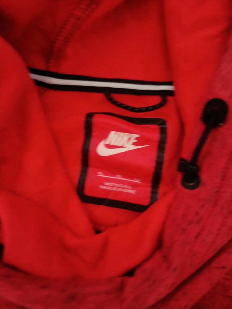 NIKE TF RED (Category: Coats, Jackets and Outerwear) located in Bulacan. Submitted by moybilog (Listing ID 1462586355, Image 3). Description: .
