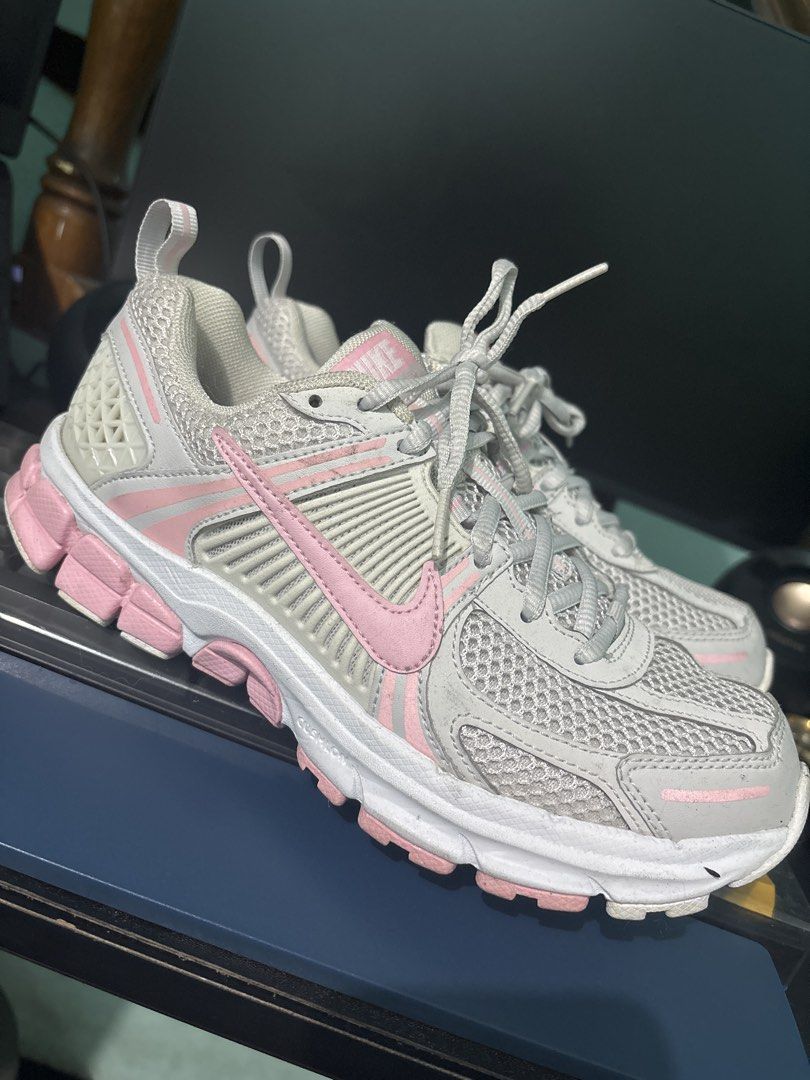 Nike Vomero (Category: Shoe inserts) located in Manila. Submitted by chachiebby (Listing ID 1462576876, Image 2). Description: For sale Nike Vomero good as new size 6. .