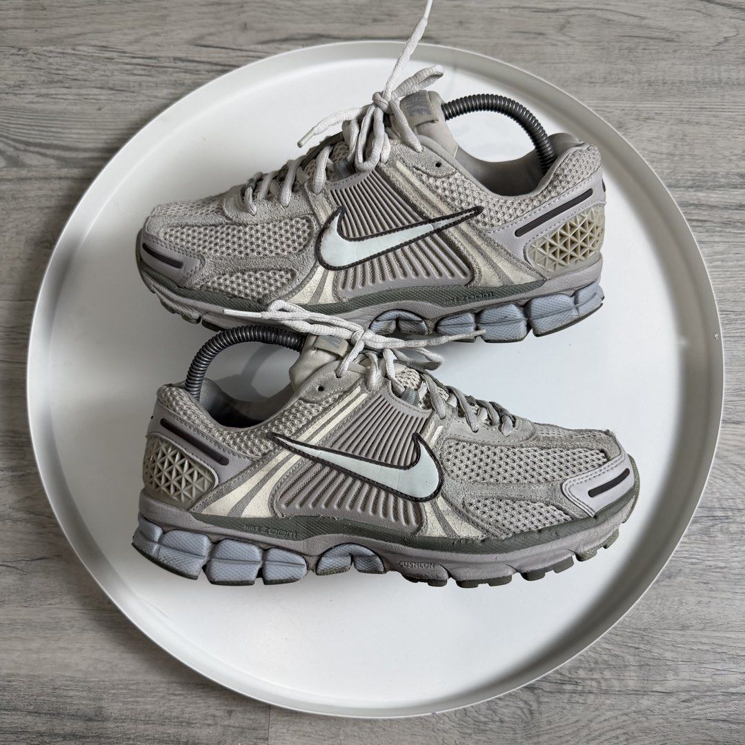 Nike Vomero 5 (Category: Sneakers) located in Manila. Submitted by wornagainstudios2 (Listing ID 1462632531, Image 1). Description: .