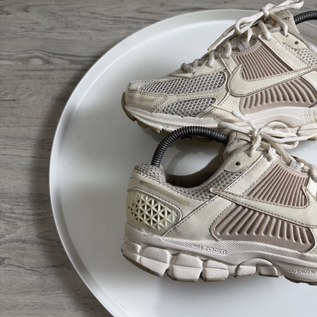 Nike Vomero 5 (Category: Sneakers) located in Manila. Submitted by wornagainstudios2 (Listing ID 1462632691, Image 2). Description: .