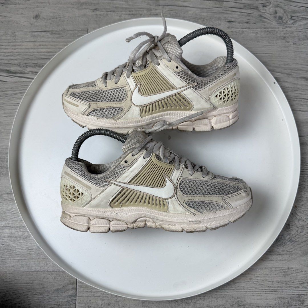 Nike Vomero 5 (Category: Sneakers) located in Manila. Submitted by wornagainstudios2 (Listing ID 1462633896, Image 1). Description: .