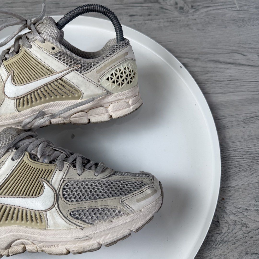 Nike Vomero 5 (Category: Sneakers) located in Manila. Submitted by wornagainstudios2 (Listing ID 1462633896, Image 3). Description: .