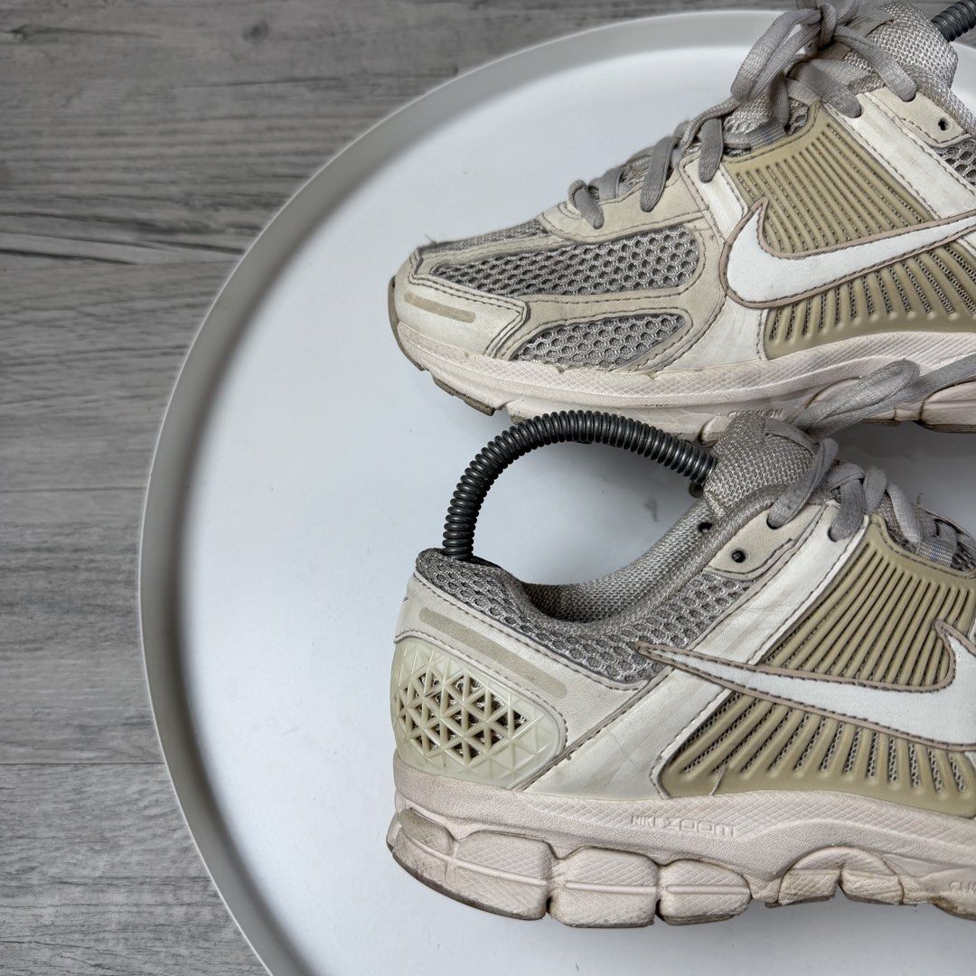 Nike Vomero 5 (Category: Sneakers) located in Manila. Submitted by wornagainstudios2 (Listing ID 1462633896, Image 2). Description: .